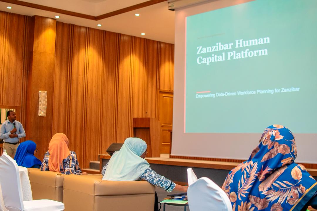 MHANDISI ZENA AHMED SAID AONDOZA WARSHA YA MAKATIBU WAKUU NA NAIBU MAKATIBU WAKUU KUHUSU KANZIDATA YA RASILIMALI WATU WA ZANZIBAR.